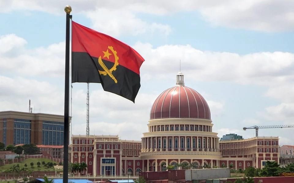 Angola quer empresários brasileiros no país, mas recusa implorar, diz ministro