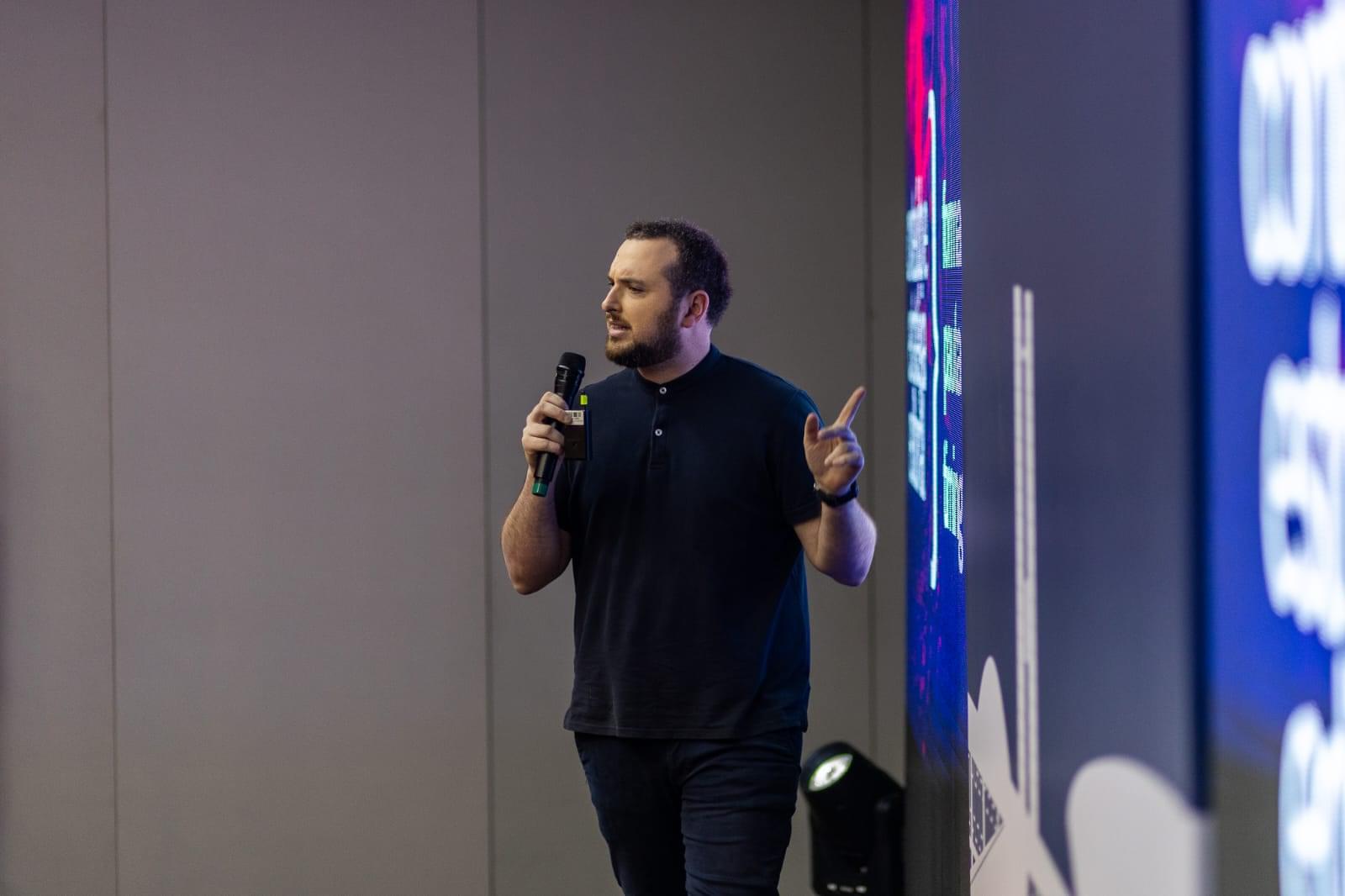 Especialista de SC participa da Cumbre Mundial de Comunicação Política no Uruguai – SC em Pauta